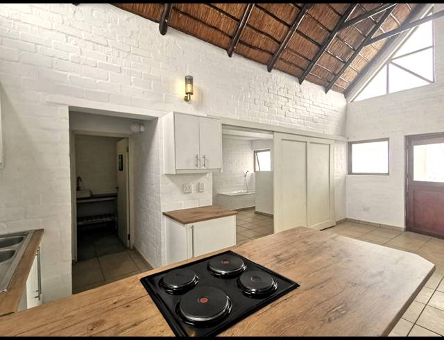 2 BEDROOM FLAT TO LET IN DWARSKERSBOS